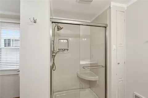 Bath - 1824 Crescent Dr, Springfield, OH 45504 photo 7 of 9