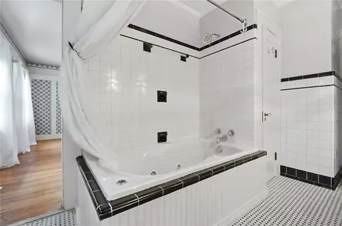Bath - 1824 Crescent Dr, Springfield, OH 45504 photo 4 of 9