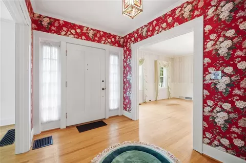 Entry Way - 1824 Crescent Dr, Springfield, OH 45504 photo 3 of 10