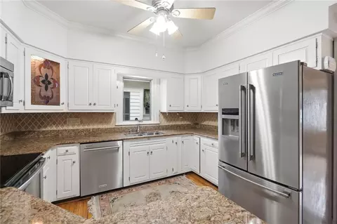 Kitchen - 1824 Crescent Dr, Springfield, OH 45504 photo 4 of 5