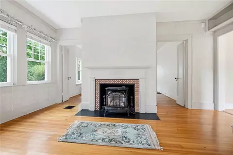 Living - 1824 Crescent Dr, Springfield, OH 45504 photo 7 of 15