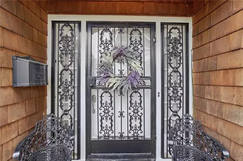 Entry Way - 1824 Crescent Dr, Springfield, OH 45504 photo 1 of 10
