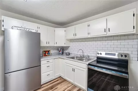 Kitchen - 1923 Portage Path, Springfield, OH 45506 photo 3 of 4