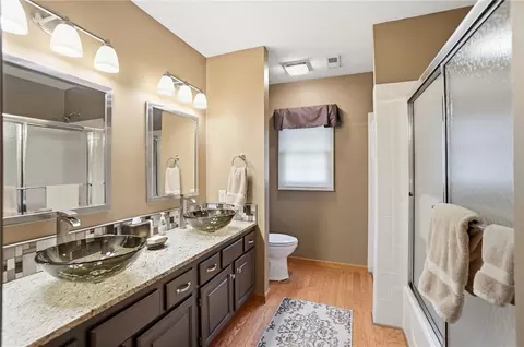 Bath - 2178 Baldwin Dr, Centerville, OH 45459 photo 8 of 10