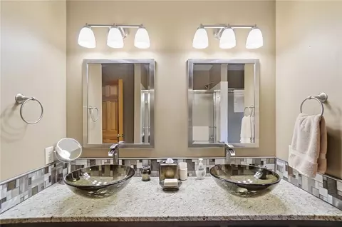Bath - 2178 Baldwin Dr, Centerville, OH 45459 photo 9 of 10