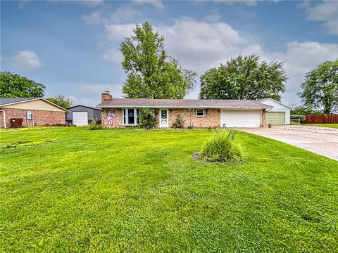 250 Sunnybrook Trl, Enon, OH 45323