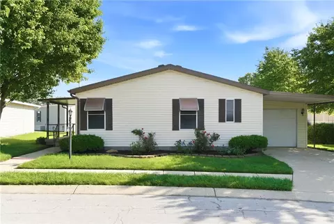 137 S Point Dr, Fairborn, OH 45324