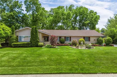 330 Winding Ridge Dr, Dayton, OH 45415