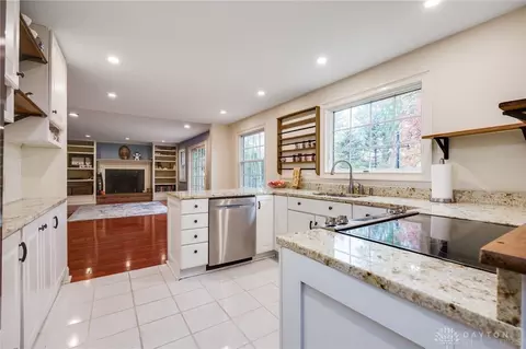 Kitchen - 811 W Spring Valley Pike, Centerville, OH 45458 photo 3 of 4