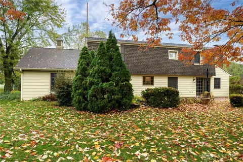 Exterior - 811 W Spring Valley Pike, Centerville, OH 45458 photo 6 of 8