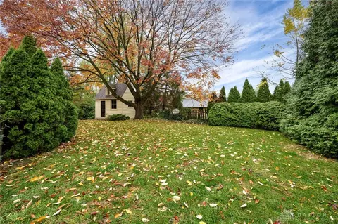 Exterior - 811 W Spring Valley Pike, Centerville, OH 45458 photo 5 of 8