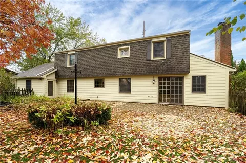Exterior - 811 W Spring Valley Pike, Centerville, OH 45458 photo 3 of 8