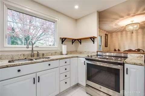 Kitchen - 811 W Spring Valley Pike, Centerville, OH 45458 photo 4 of 4