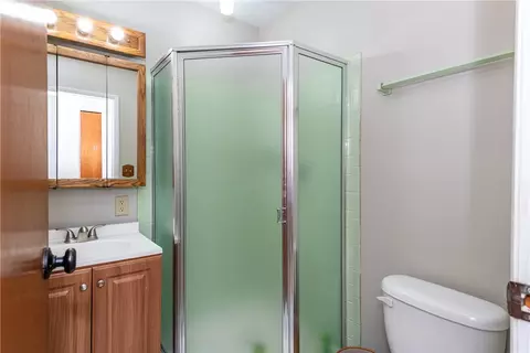 Bath - 155 Glenburn Dr, Centerville, OH 45459 photo 1 of 6