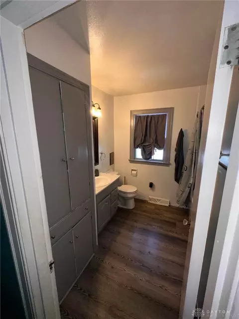 Bath - 812 Buckingham Rd, Kettering, OH 45419 photo 2 of 5