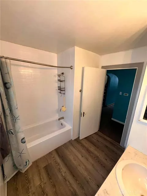 Bath - 812 Buckingham Rd, Kettering, OH 45419 photo 1 of 5