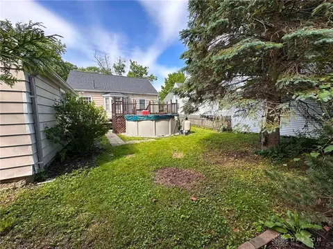 Exterior - 812 Buckingham Rd, Kettering, OH 45419 photo 5 of 7