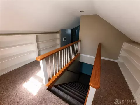 Entry Way - 812 Buckingham Rd, Kettering, OH 45419 photo 4 of 7