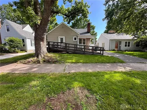 Exterior - 812 Buckingham Rd, Kettering, OH 45419 photo 3 of 7