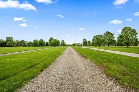 5653 Chenoweth Rd, Wayne Twp, OH 45068 photo 2