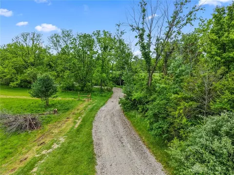 5653 Chenoweth Rd, Wayne Twp, OH 45068 photo 3