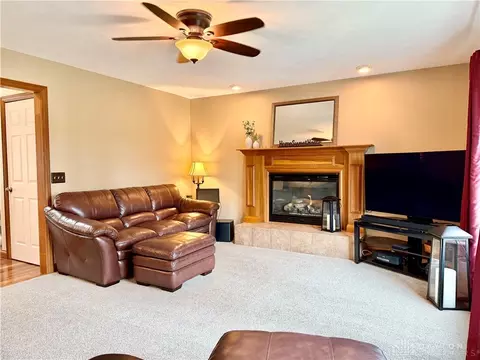 Living - 5831 Ridgewood Rd, Springfield, OH 45502 photo 3 of 9