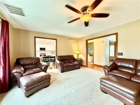 Living - 5831 Ridgewood Rd, Springfield, OH 45502 photo 2 of 9