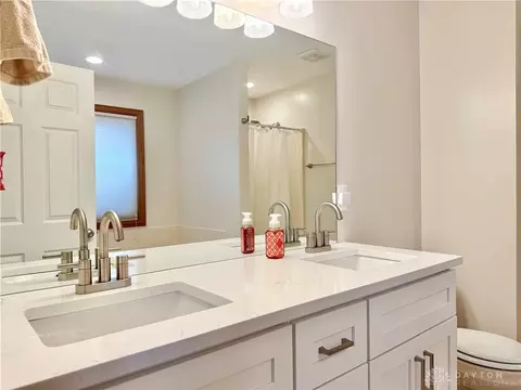 Bath - 5831 Ridgewood Rd, Springfield, OH 45502 photo 8 of 13