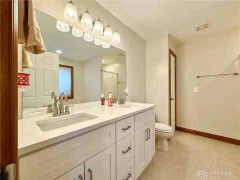 Bath - 5831 Ridgewood Rd, Springfield, OH 45502 photo 7 of 13