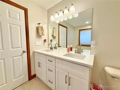 Bath - 5831 Ridgewood Rd, Springfield, OH 45502 photo 10 of 13