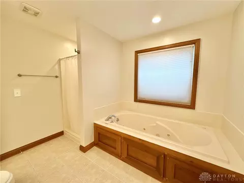 Bath - 5831 Ridgewood Rd, Springfield, OH 45502 photo 9 of 13