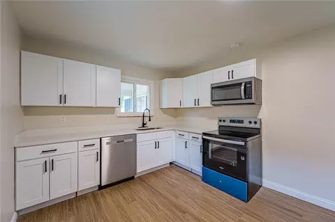 Kitchen - 260 Indiana Ave, Springfield, OH 45505 photo 3 of 4