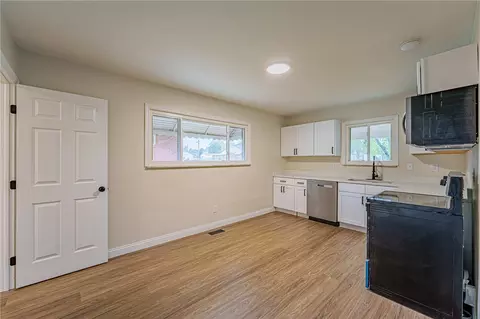 Kitchen - 260 Indiana Ave, Springfield, OH 45505 photo 1 of 4