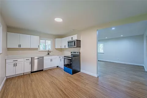 Kitchen - 260 Indiana Ave, Springfield, OH 45505 photo 2 of 4