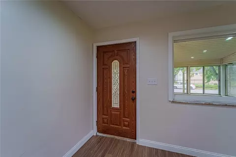 Entry Way - 260 Indiana Ave, Springfield, OH 45505 photo 1 of 3