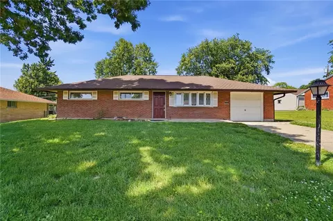 2221 Milesburn Dr, Dayton, OH 45439