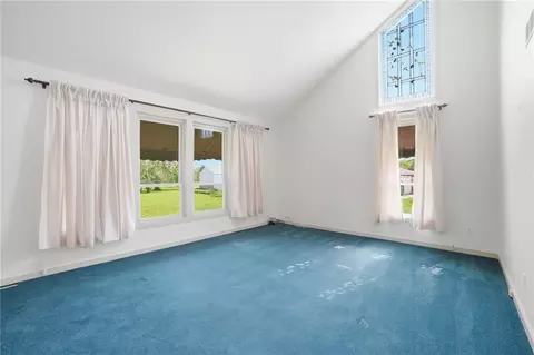 Living - 4852 Eck Rd, Middletown, OH 45042 photo 7 of 12