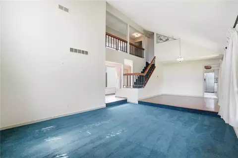 Living - 4852 Eck Rd, Middletown, OH 45042 photo 9 of 12