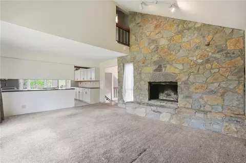 Living - 4852 Eck Rd, Middletown, OH 45042 photo 2 of 12