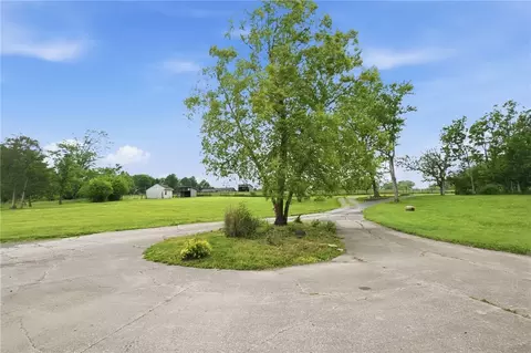 Exterior - 4852 Eck Rd, Middletown, OH 45042 photo 6 of 19