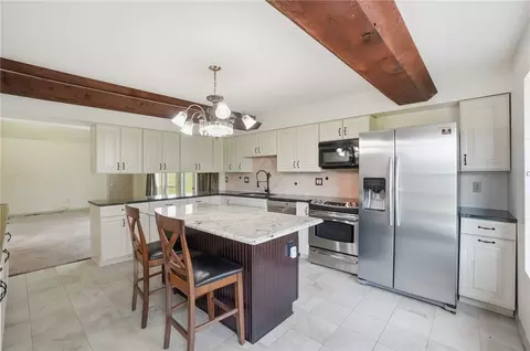 Kitchen - 4852 Eck Rd, Middletown, OH 45042 photo 3 of 5
