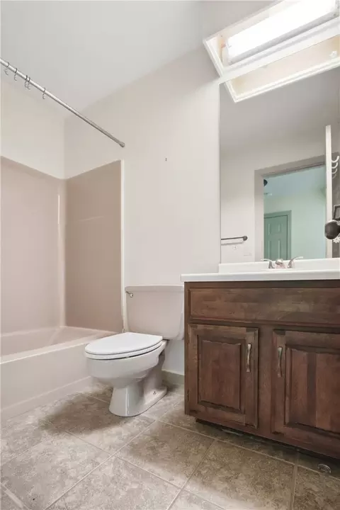 Bath - 4852 Eck Rd, Middletown, OH 45042 photo 9 of 13