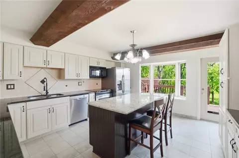 Kitchen - 4852 Eck Rd, Middletown, OH 45042 photo 1 of 5