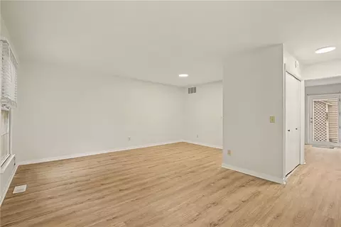 Living - 76 Cranston Ct, Centerville, OH 45458 photo 2 of 5