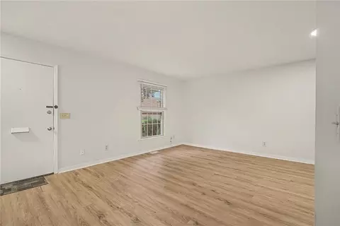 Living - 76 Cranston Ct, Centerville, OH 45458 photo 3 of 5