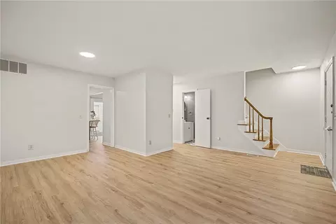 Living - 76 Cranston Ct, Centerville, OH 45458 photo 4 of 5