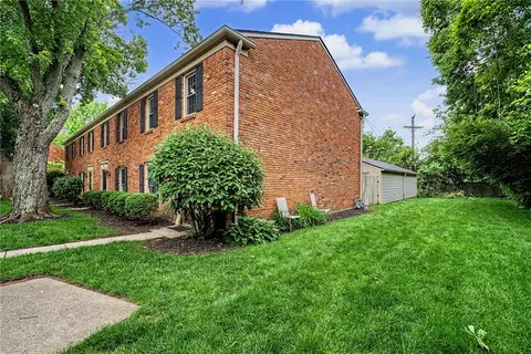 Exterior - 76 Cranston Ct, Centerville, OH 45458 photo 3 of 6