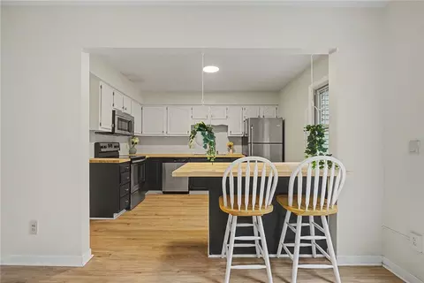 Kitchen - 76 Cranston Ct, Centerville, OH 45458 photo 1 of 4