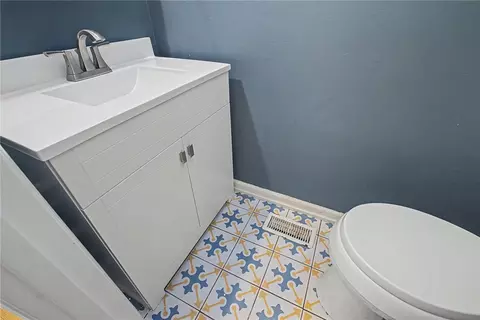 Bath - 76 Cranston Ct, Centerville, OH 45458 photo 2 of 4