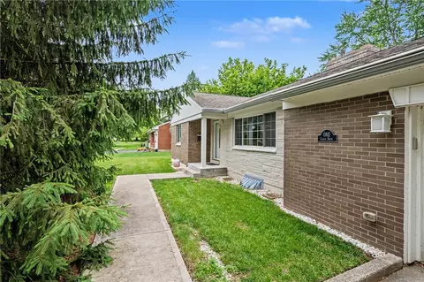 Exterior - 1 Castle Dr, Kettering, OH 45429 photo 2 of 9